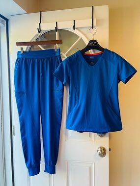 Cherokee infinity women’s  royal blue scrub set